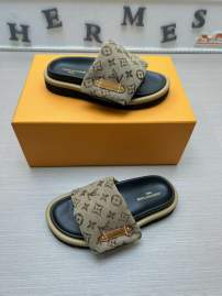 Picture of Louis Vuitton Slippers _SKULVsz35-45mnf03091138